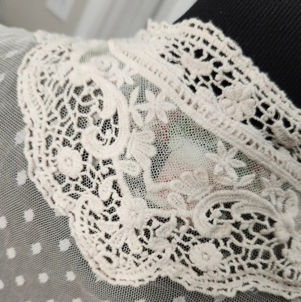 Flying‎ Tomato Ivory Long Sleeve Lace Top  Size Medium - Picture 8 of 10